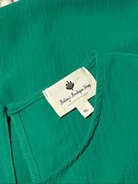 NWOT  Betsey’s Boutique Shop Blouse Top Tank Kelly Green XL